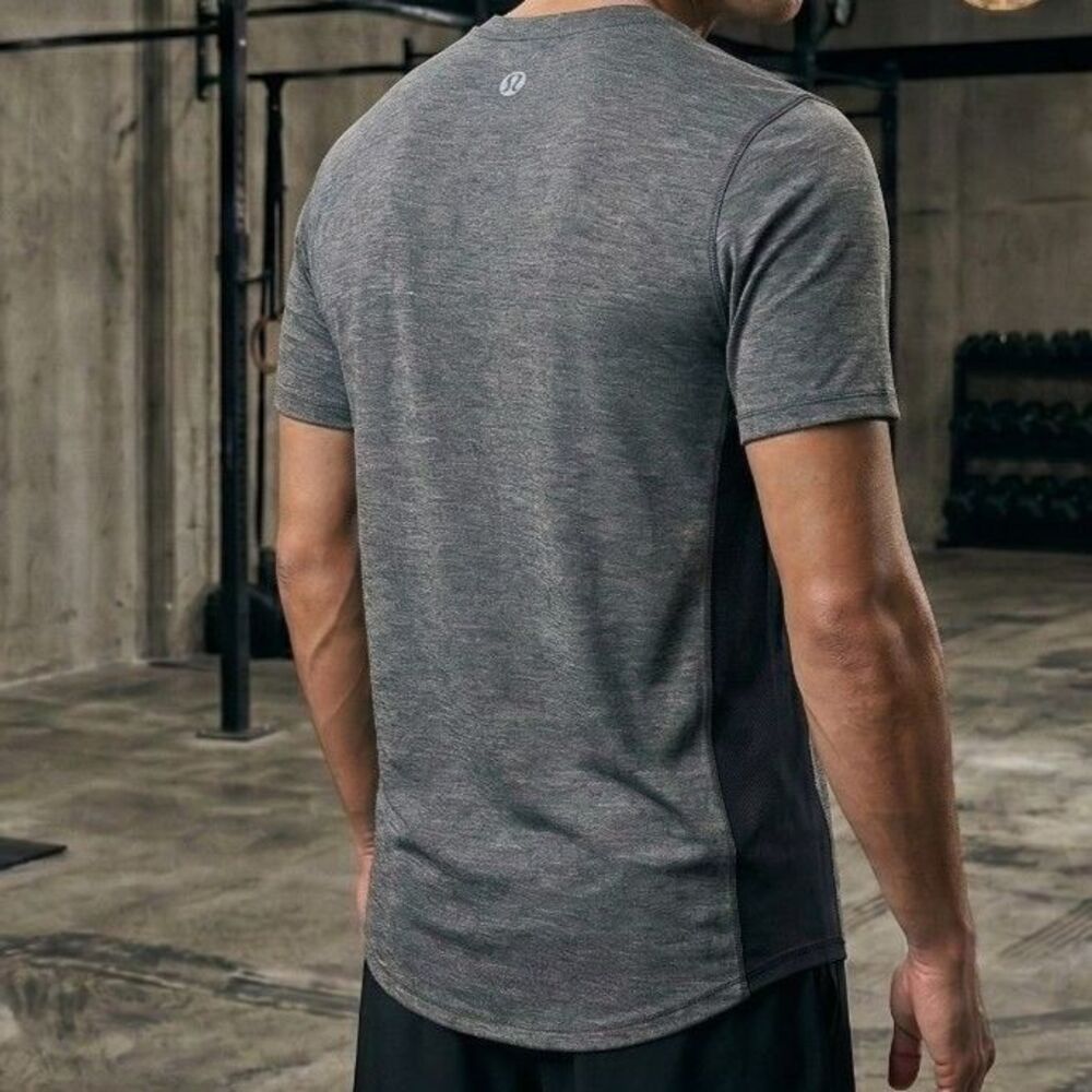 Lululemon Performance Tech Pocket Small Short Sleeve Obsidian Gray Running Shirt - Picture 2 of 8